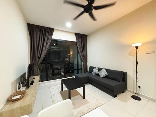 Mid Valley Mosaic Southkey JB 2 6pax Netflix — 4-Star Luxury Hotel in Johor Bahru, Malaysia
