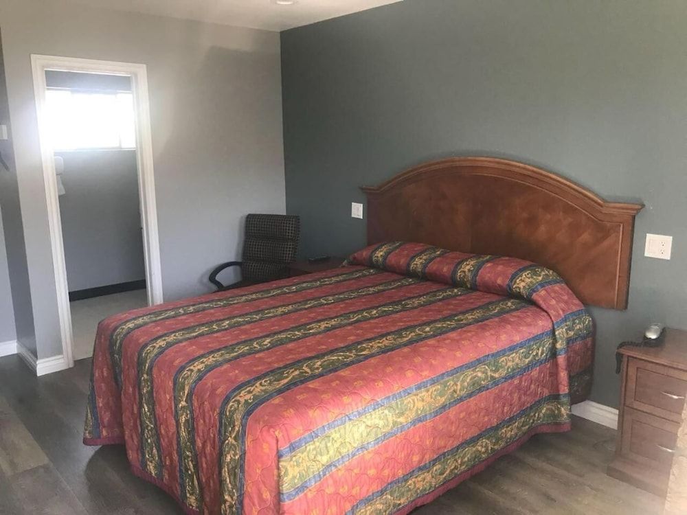 Deano's Motel Culver City - photo 11