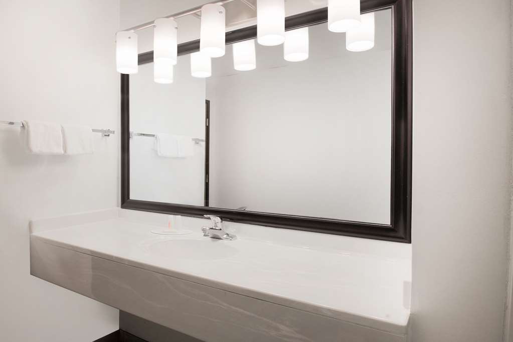 Super 8 by Wyndham Grove City - photo 20