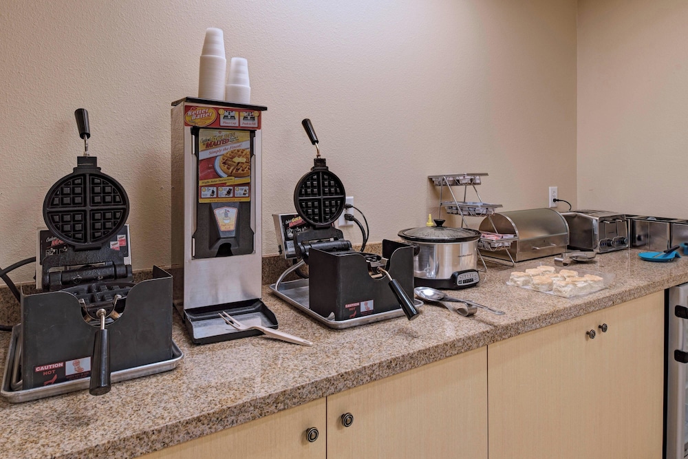 TownePlace Suites Fayetteville Cross Creek - photo 26