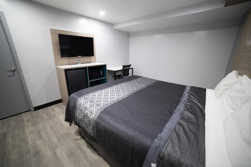 Express Inn & Suites - photo 17