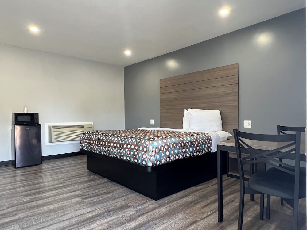 Sunshine Motel - carbon neutral hotel in Long Beach