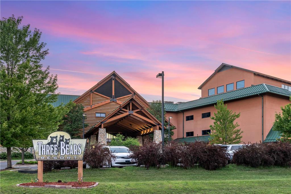 Three Bears Waterpark Resort Near Tomah Ascend Collection Hotel - photo 3