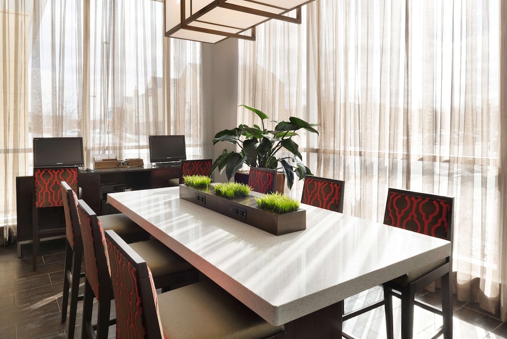 Embassy Suites by Hilton Chicago Naperville - photo 32
