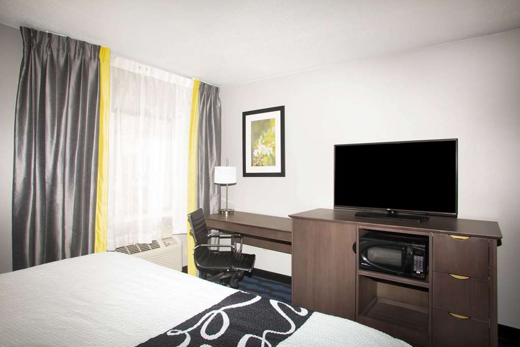 La Quinta Inn by Wyndham St. Louis Hazelwood Airport North - photo 26
