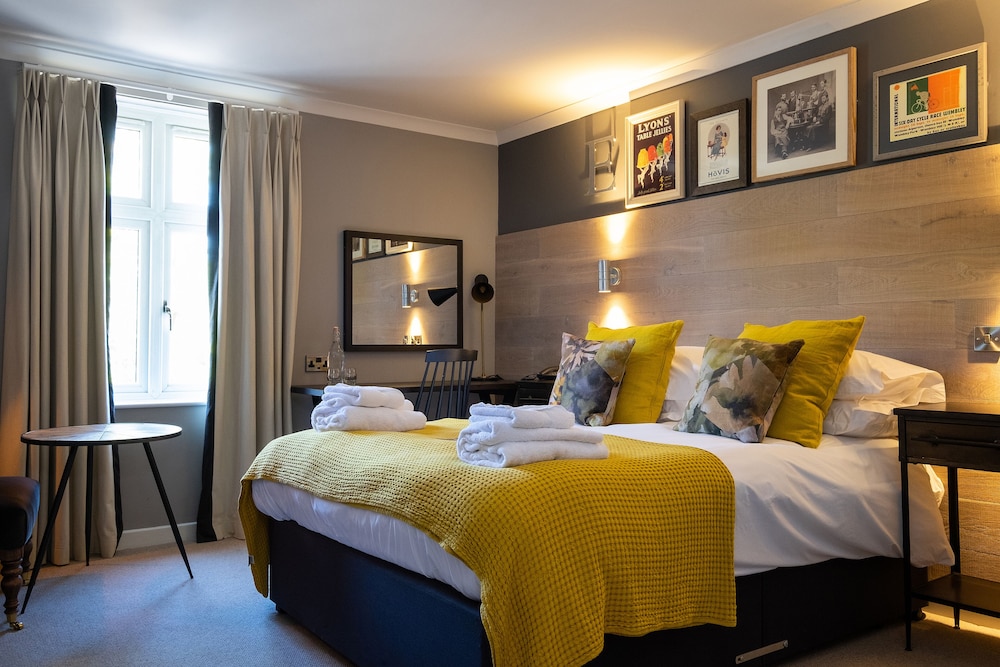 Bridge Hotel — hotel in Greenford