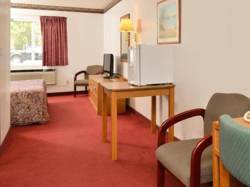 Americas Best Value Inn and Suites Clear Lake - photo 9