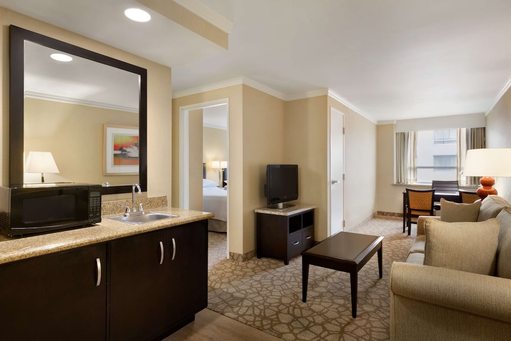 Embassy Suites Los Angeles Glendale - photo 18