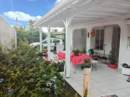 Maison élégante à Petit Bourg Piscine — 4-Star Luxury Hotel in Petit-Bourg, Guadeloupe