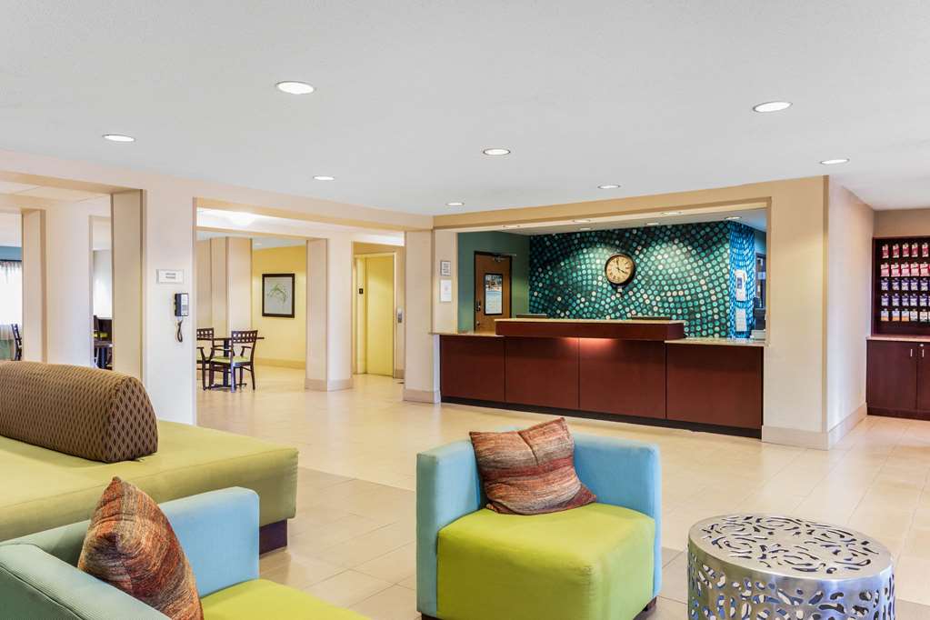 La Quinta Inn & Suites by Wyndham Frankfort - photo 4