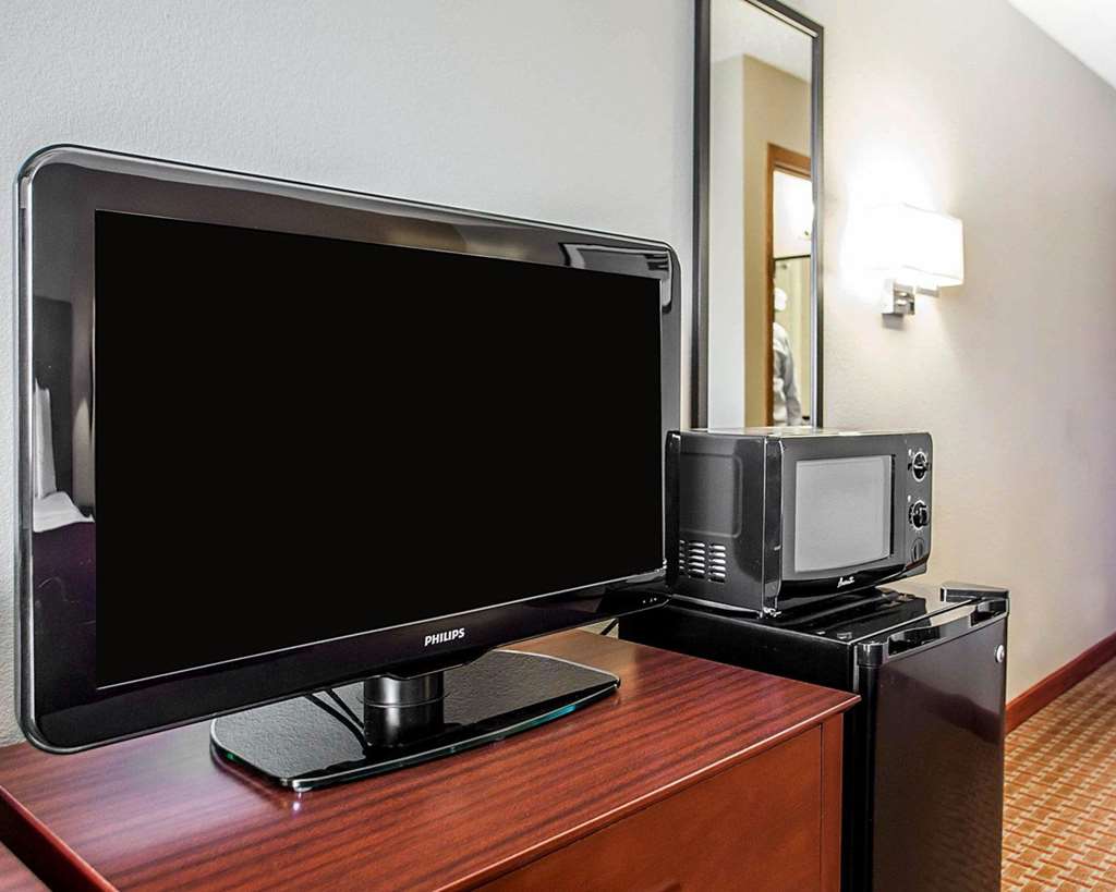 Quality Inn & Suites Davenport near I 80 - photo 8