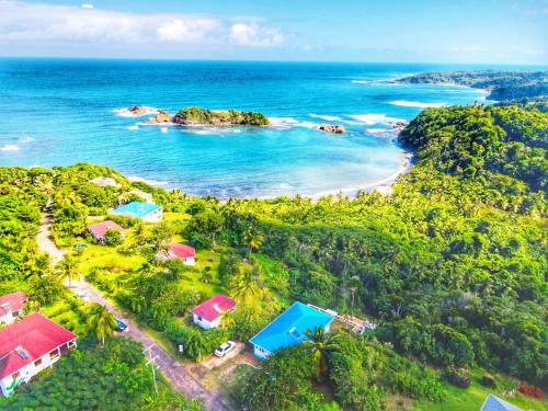 Blue Whale Villa Penthouse — 4-Star Luxury Hotel in Calibishie, Dominica