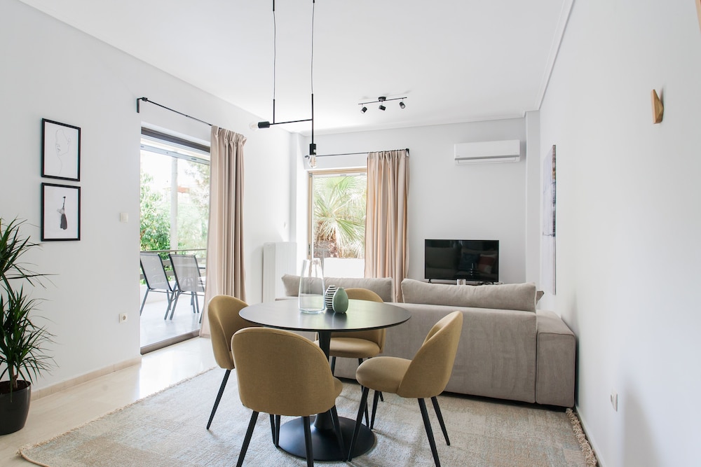 Pleasant 2BR Apartment near HELEXPO — 4-Star Luxury Hotel in Khalandrion, Greece