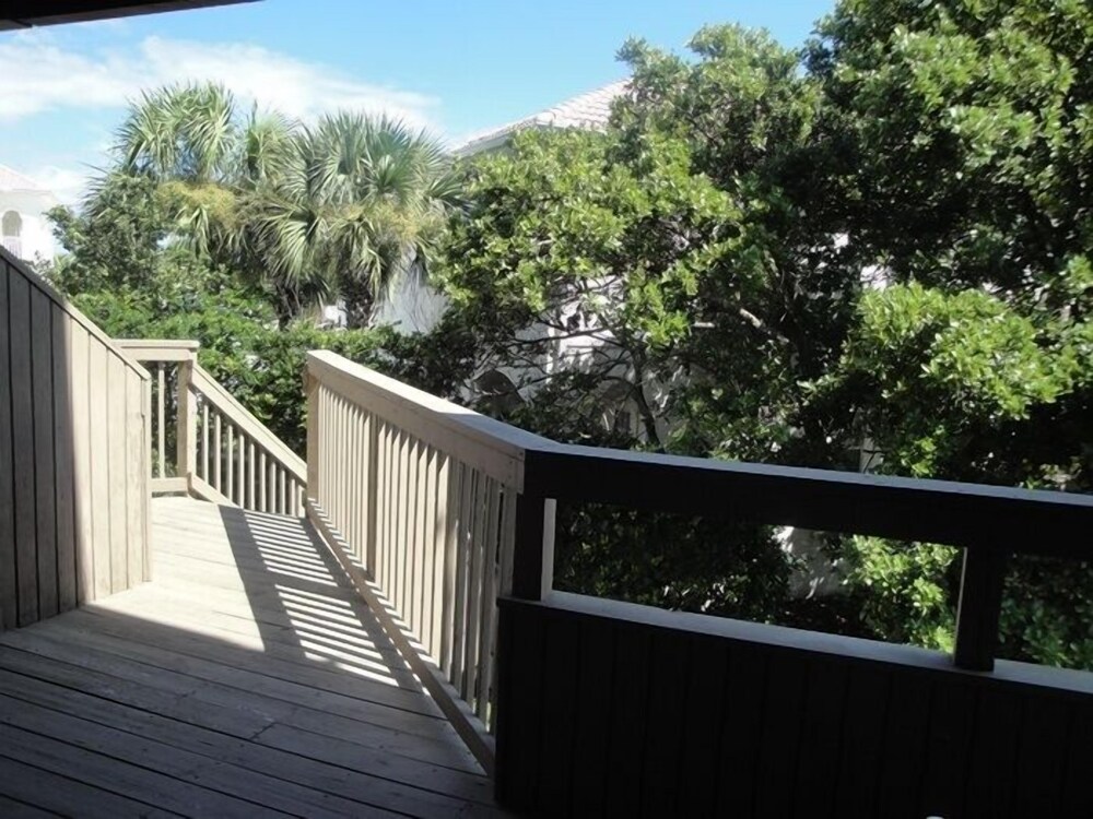 Hibiscus Oceanfront Resort - photo 30