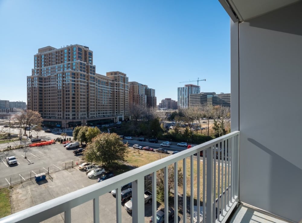 Global Luxury Suites Crystal City - photo 71