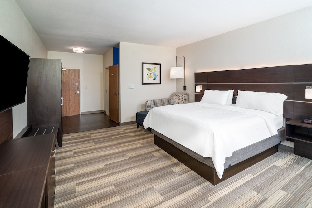 Holiday Inn Express and Suites Winona North by IHG - photo 12
