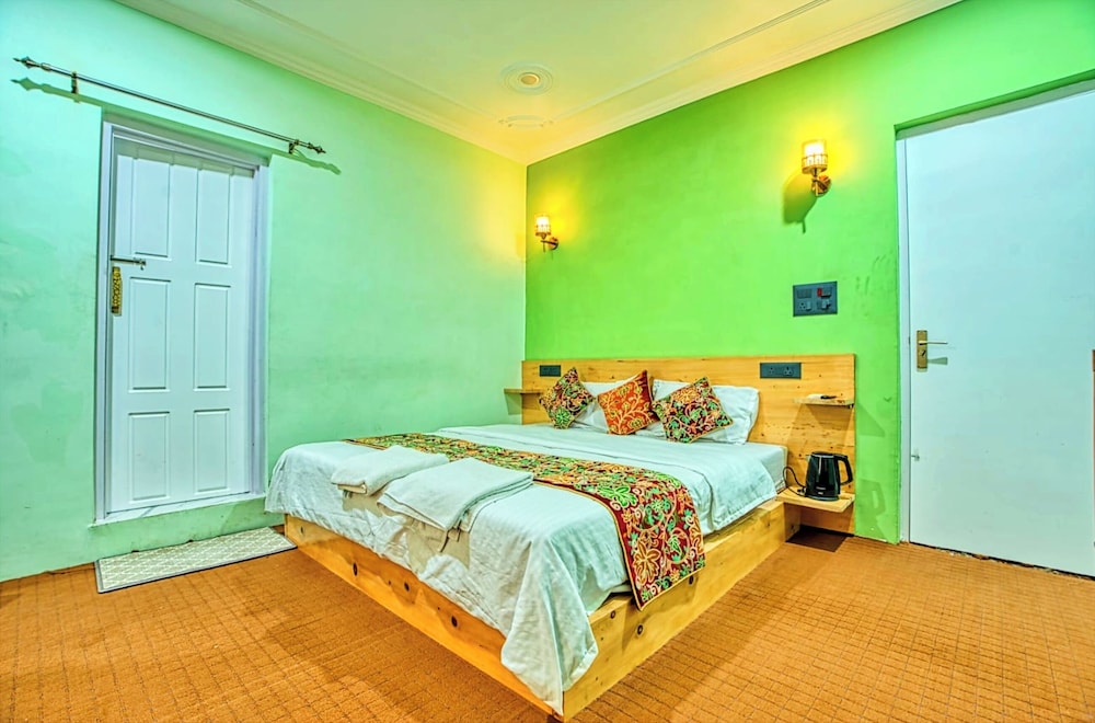Anjeer villa — 4-Star Luxury Hotel in Srinagar, India