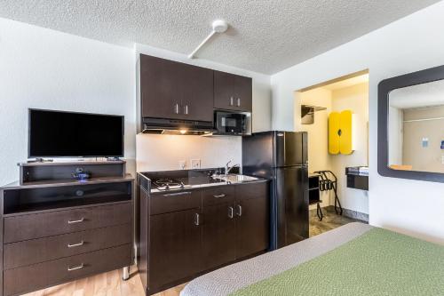 Concorde Inn Suites Pekin - photo 54