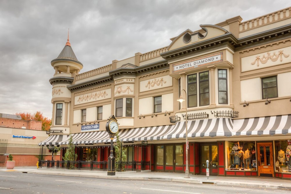 Hotel Diamond Chico - carbon neutral hotel in Chico