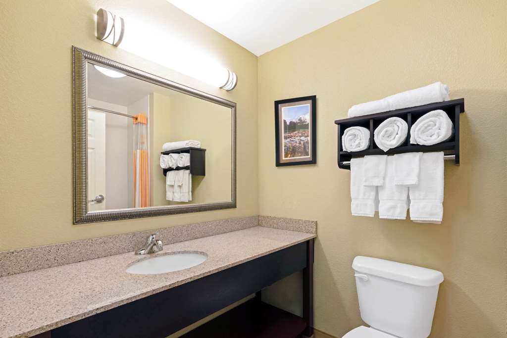 La Quinta Inn & Suites by Wyndham Stillwater University Area - photo 15
