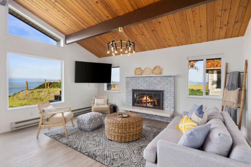 Island Hideaway With Stunning Ocean Views — Oak Harbor