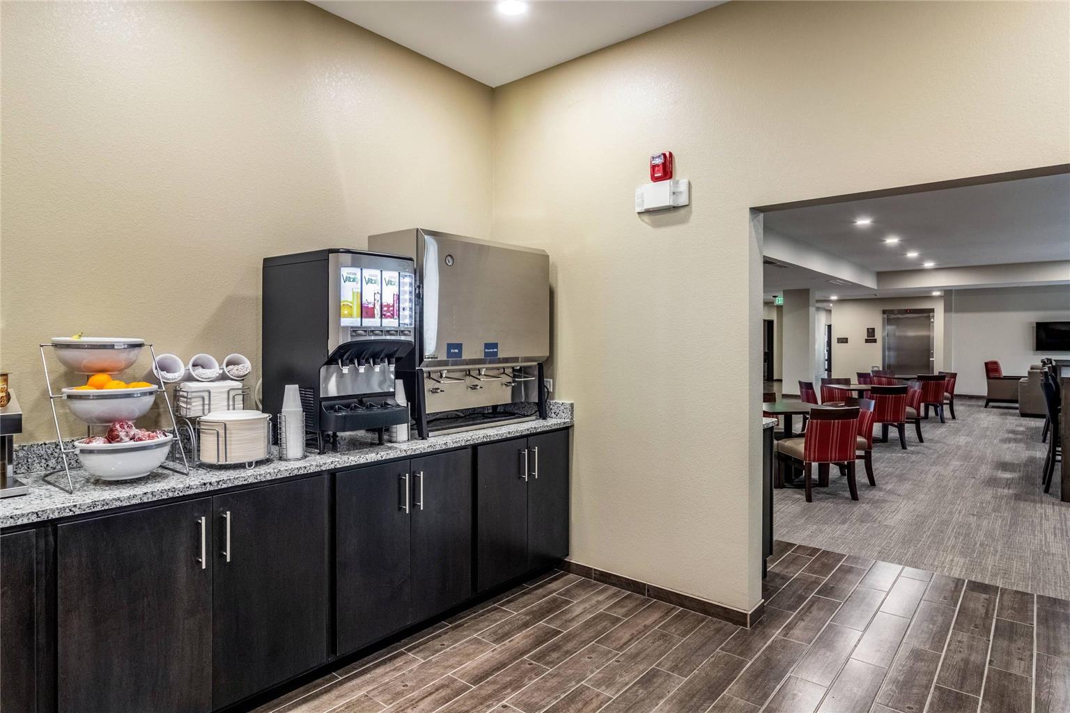 Comfort Suites Brunswick Town Center - photo 35