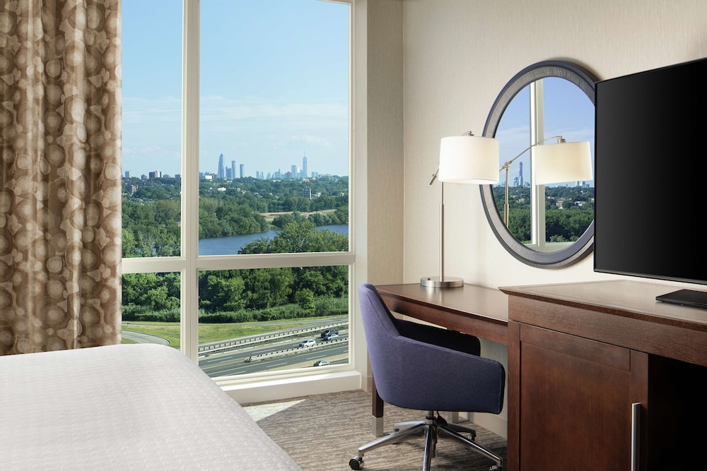 Hampton Inn & Suites Teaneck Glenpointe - photo 41