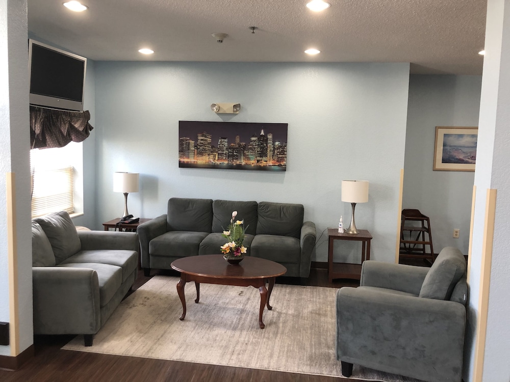 Red Lion Inn & Suites Elk Grove Village - photo 22
