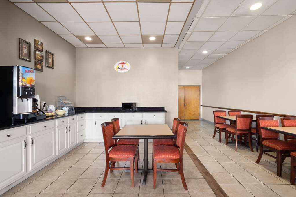 Super 8 by Wyndham Longview North - photo 23