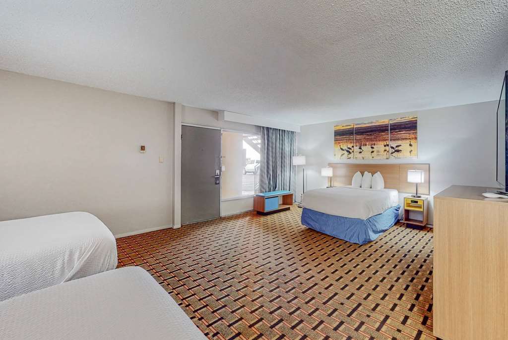 Days Inn by Wyndham Socorro - photo 22
