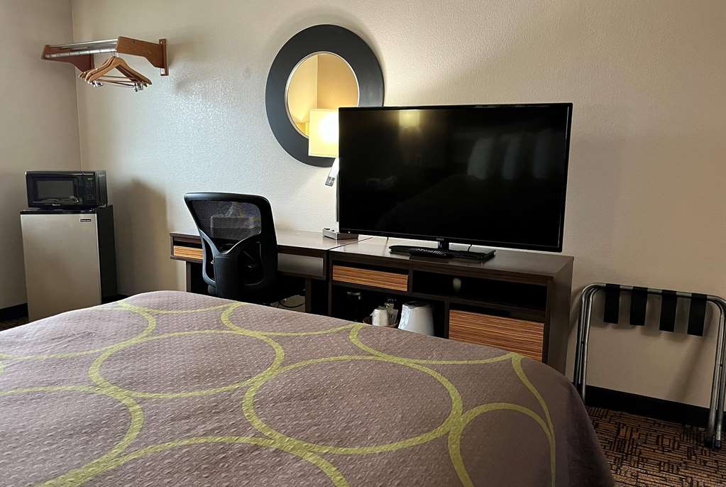 Super 8 by Wyndham Indianapolis Emerson Ave - photo 16