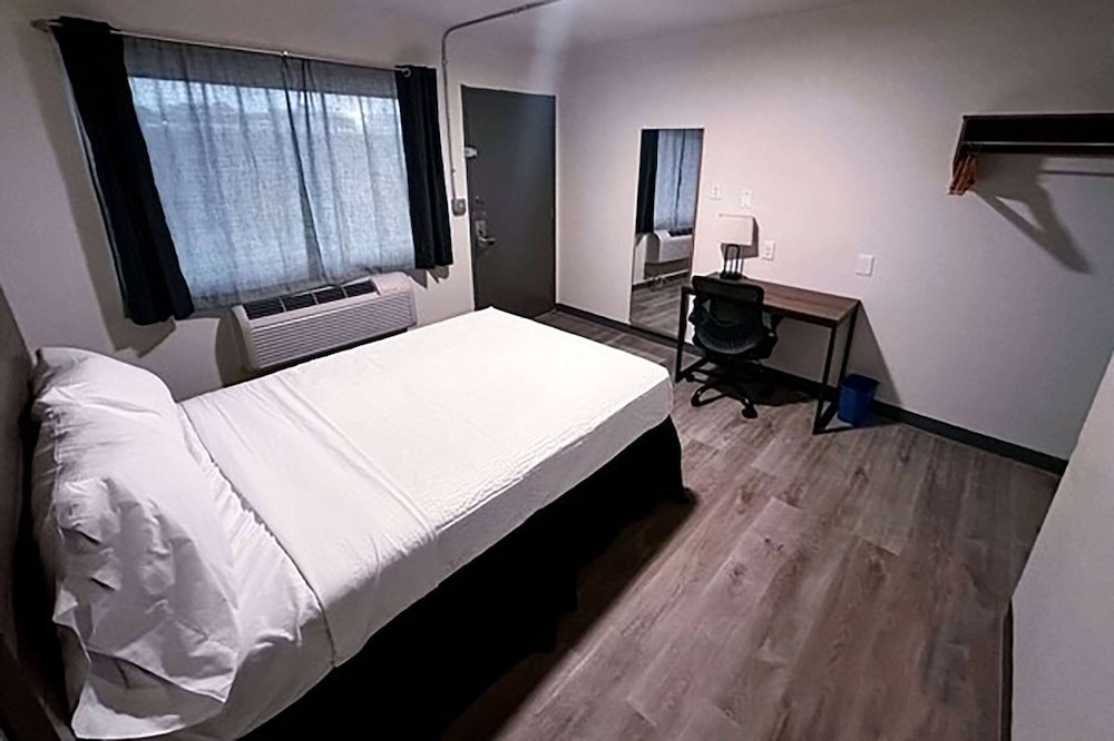 Studio City Suites a Travelodge by Wyndham - photo 10