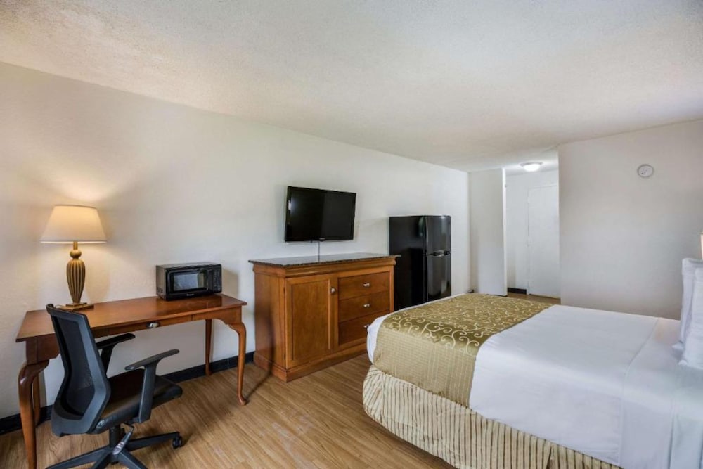 OYO Hotel Orlando Airport - photo 40