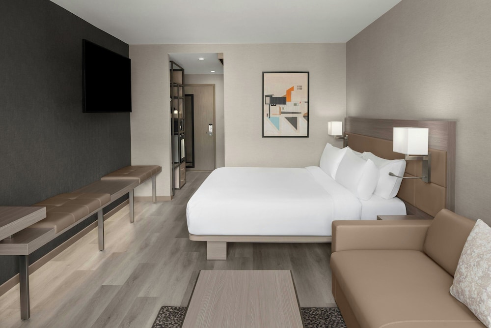 AC Hotel Lansing University Area - photo 12