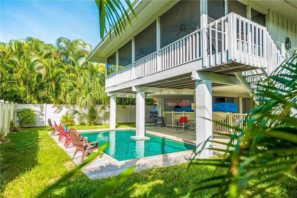 Tree Top Bungalow — 4-Star Luxury Hotel in Anna Maria, United States