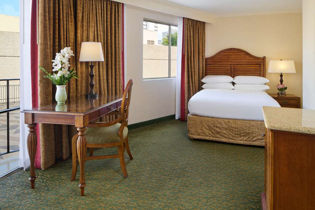 Outrigger Waikiki Beach Resort - photo 54