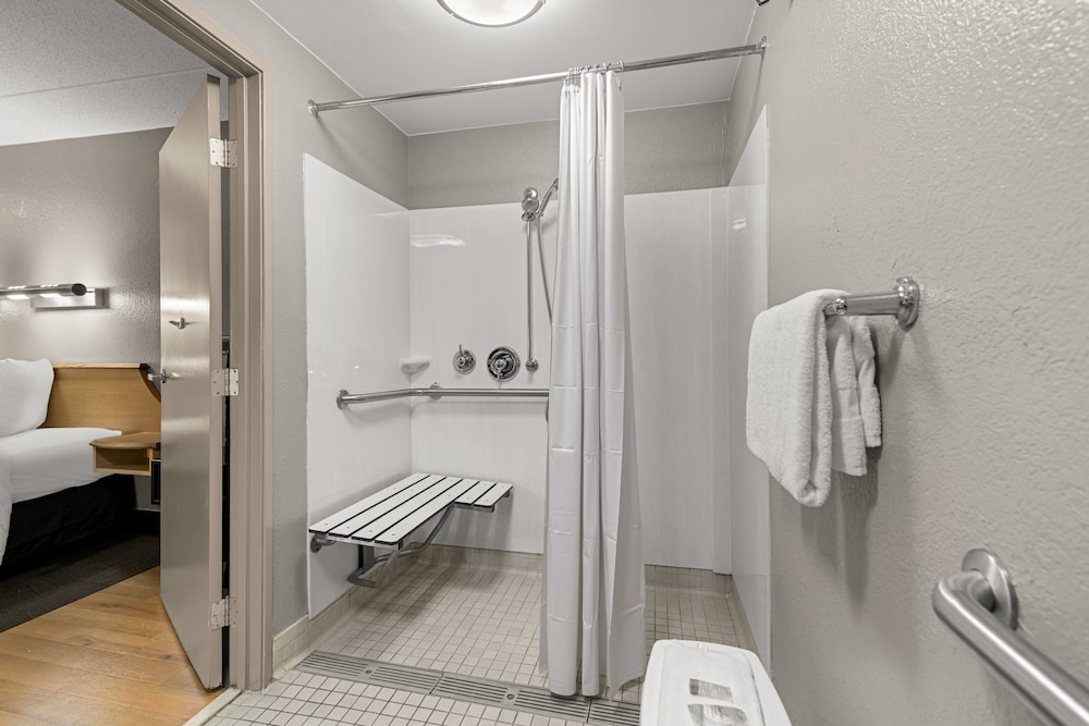 Red Roof Inn Salem - photo 26