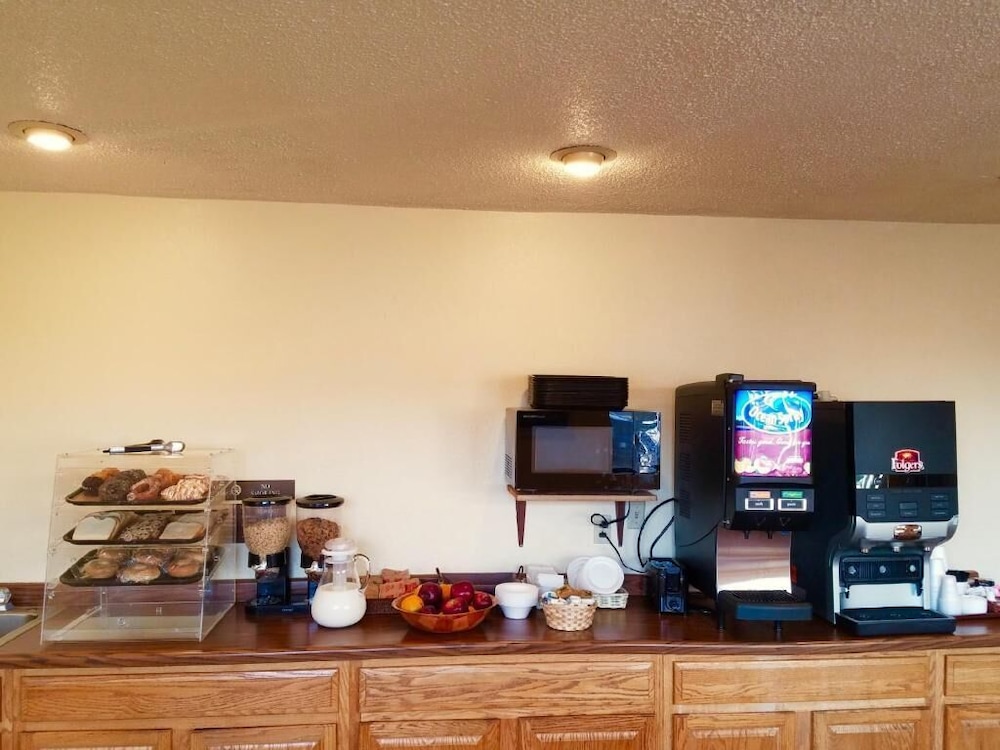 Superior Inn - photo 14