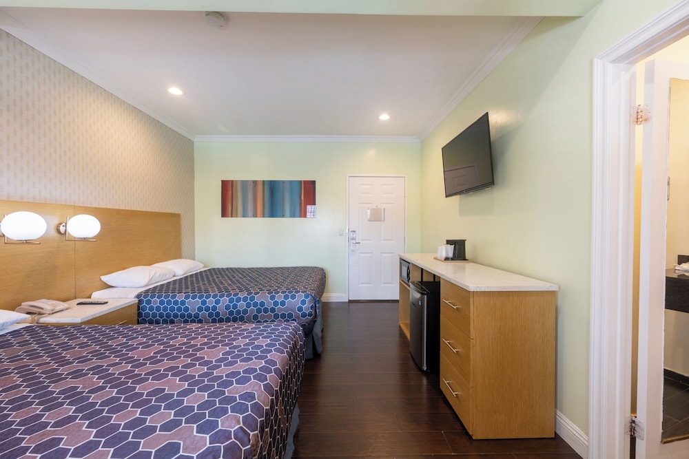 Hollywood City Inn - photo 32