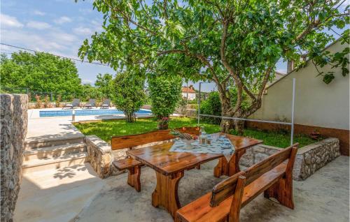 Amazing Home In Polje With Wifi — 4-Star Luxury Hotel in Dobrinj, Croatia