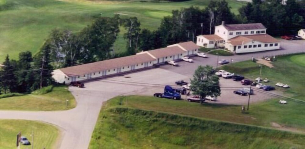 Colebrook C C Motel — Berlin