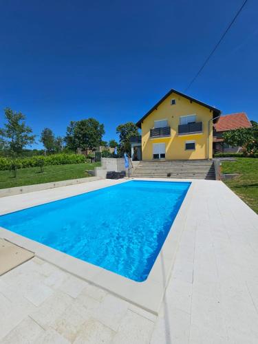 Familyway Croatia Family villa with privat Pool near Slavonski Brod — 4-Star Luxury Hotel in Bukovlje, Croatia