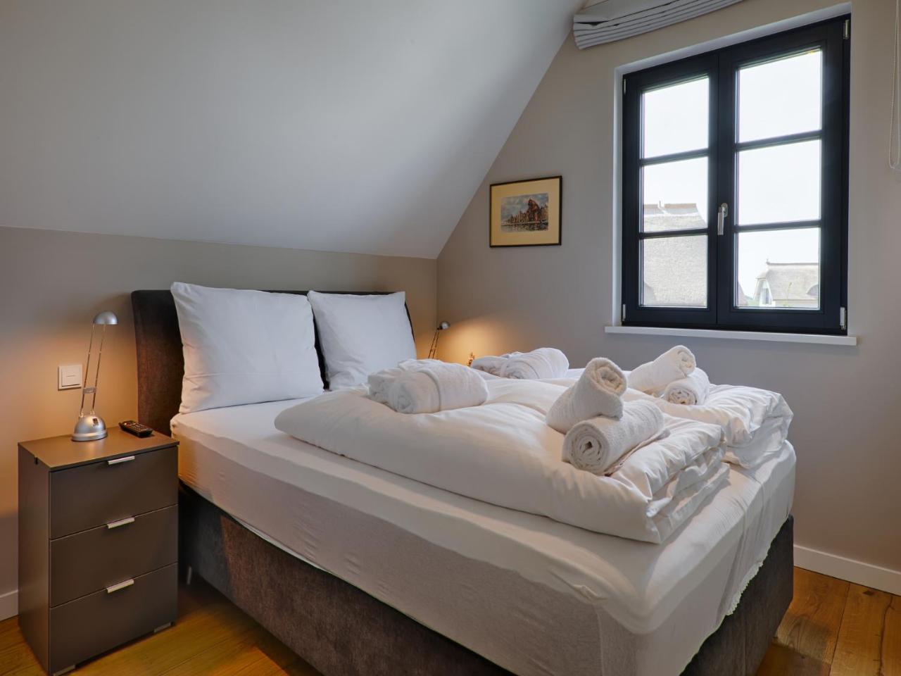 Reetland am Meer Premium Reetdachvilla mit 3 Schlafzimmern Sauna und Kamin F28 in Dranske, Germany