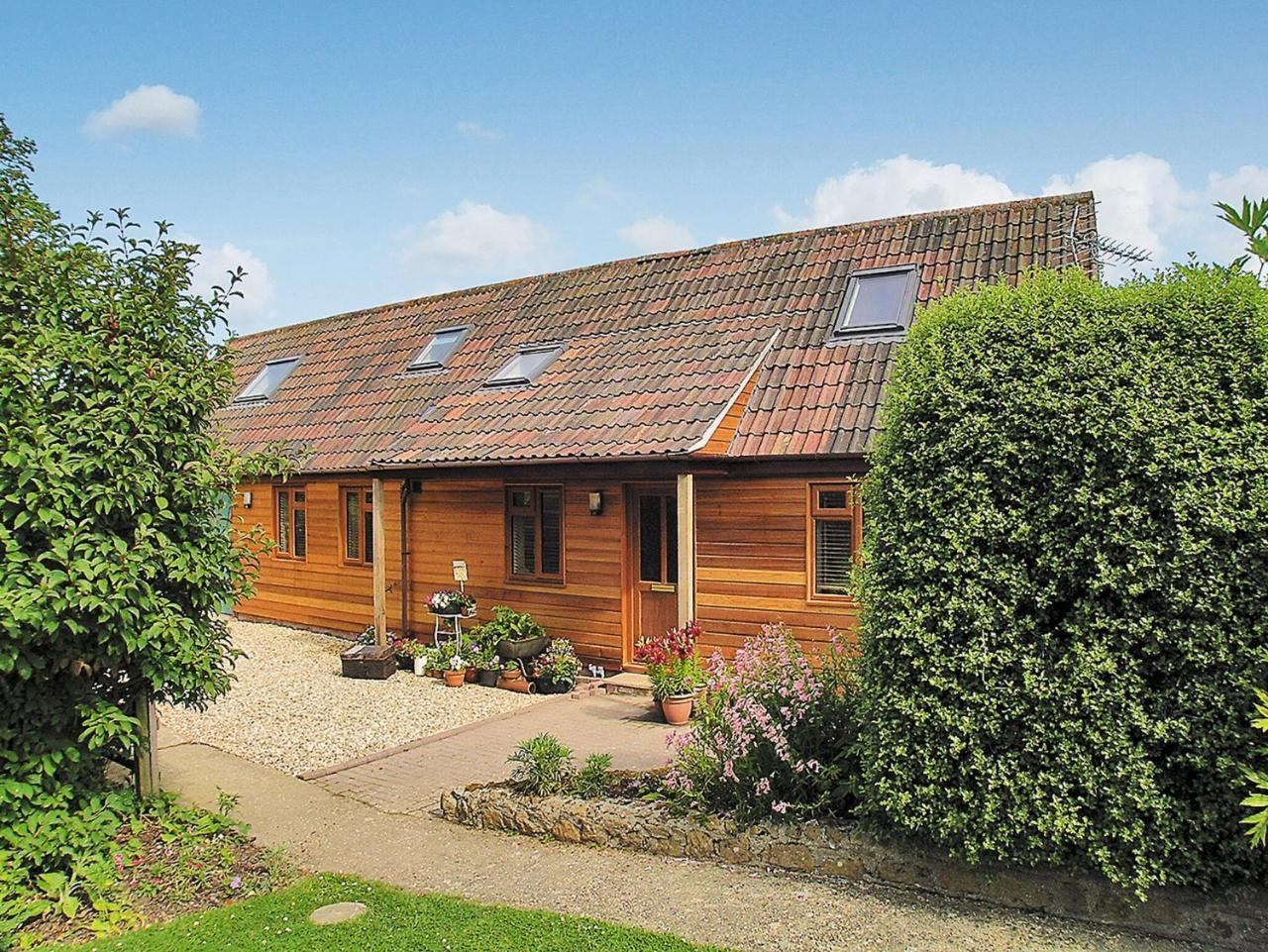 The Old Cowshed — 4-Star Luxury Hotel in Broadway, United Kingdom