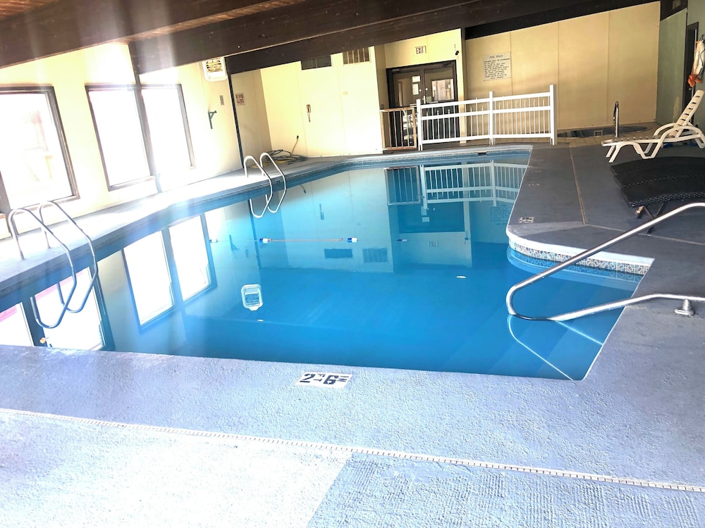 Americas Best Value Inn Salina - photo 18