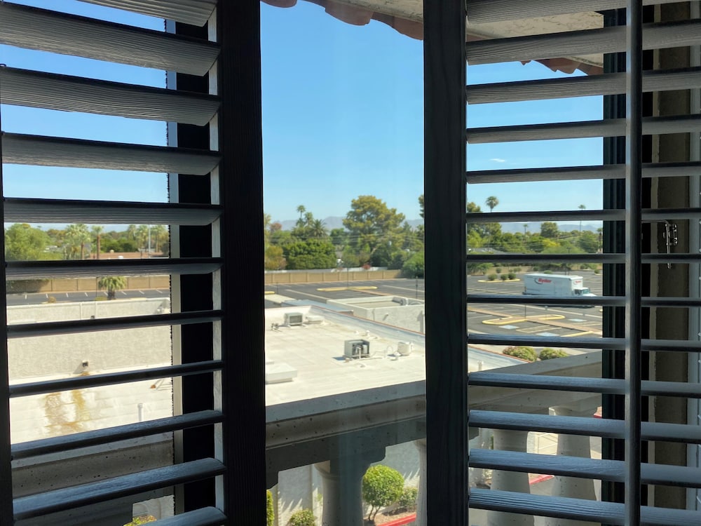 Embassy Suites by Hilton Scottsdale Resort - photo 68