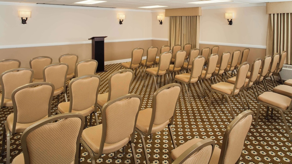 DoubleTree by Hilton Hotel Chicago Wood Dale Elk Grove - photo 33