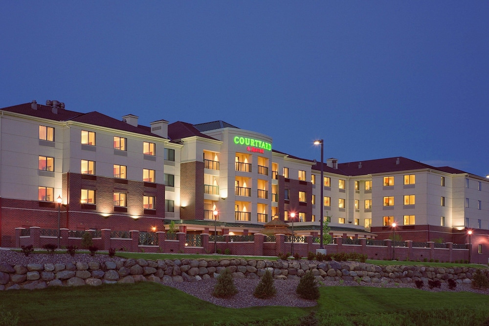Courtyard by Marriott Madison East in Madison, United States