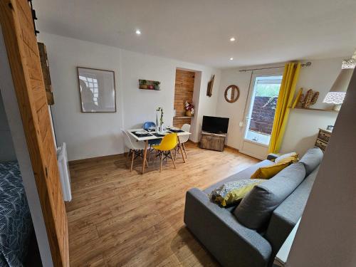 T2 Tout Confort Climatise in Toulon, France