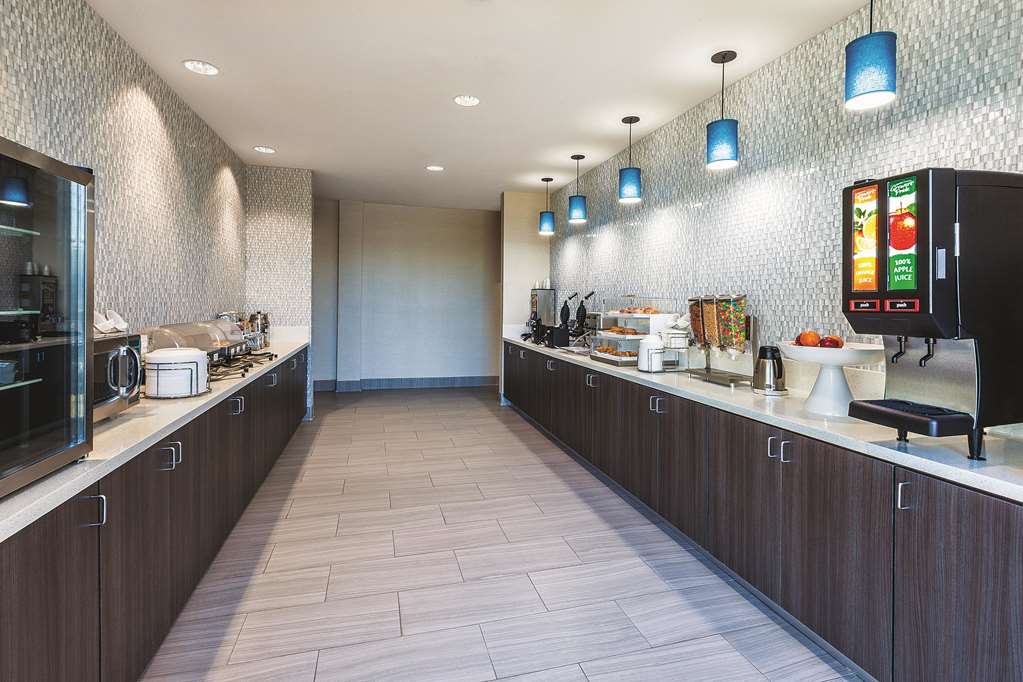 La Quinta Inn & Suites by Wyndham Terre Haute - photo 34